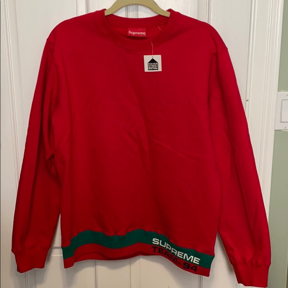 Supreme Sweatshirt in red.